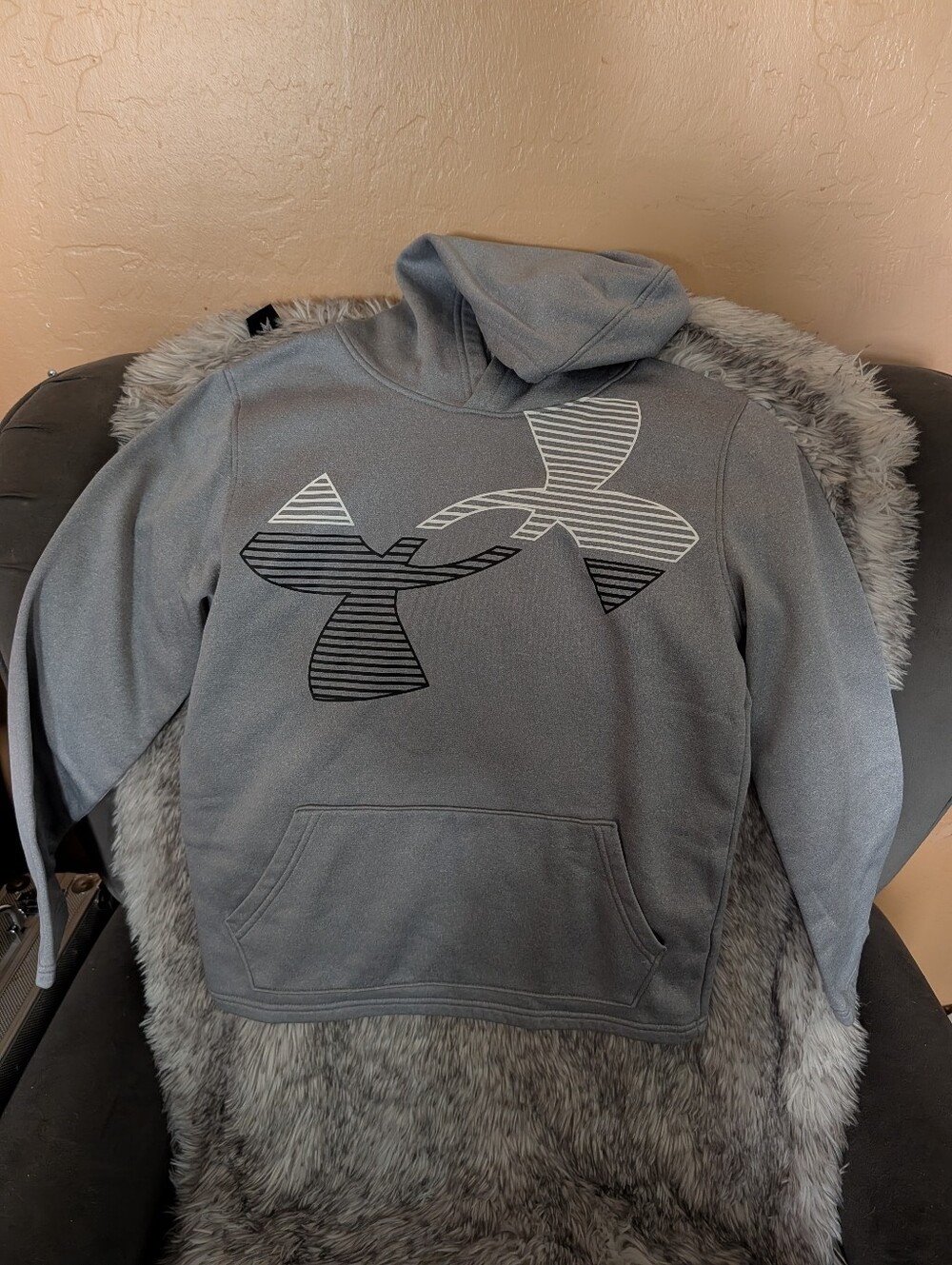 Under Armour Men's Heather Gray Pullover Hoodie with Striped Logo Size M